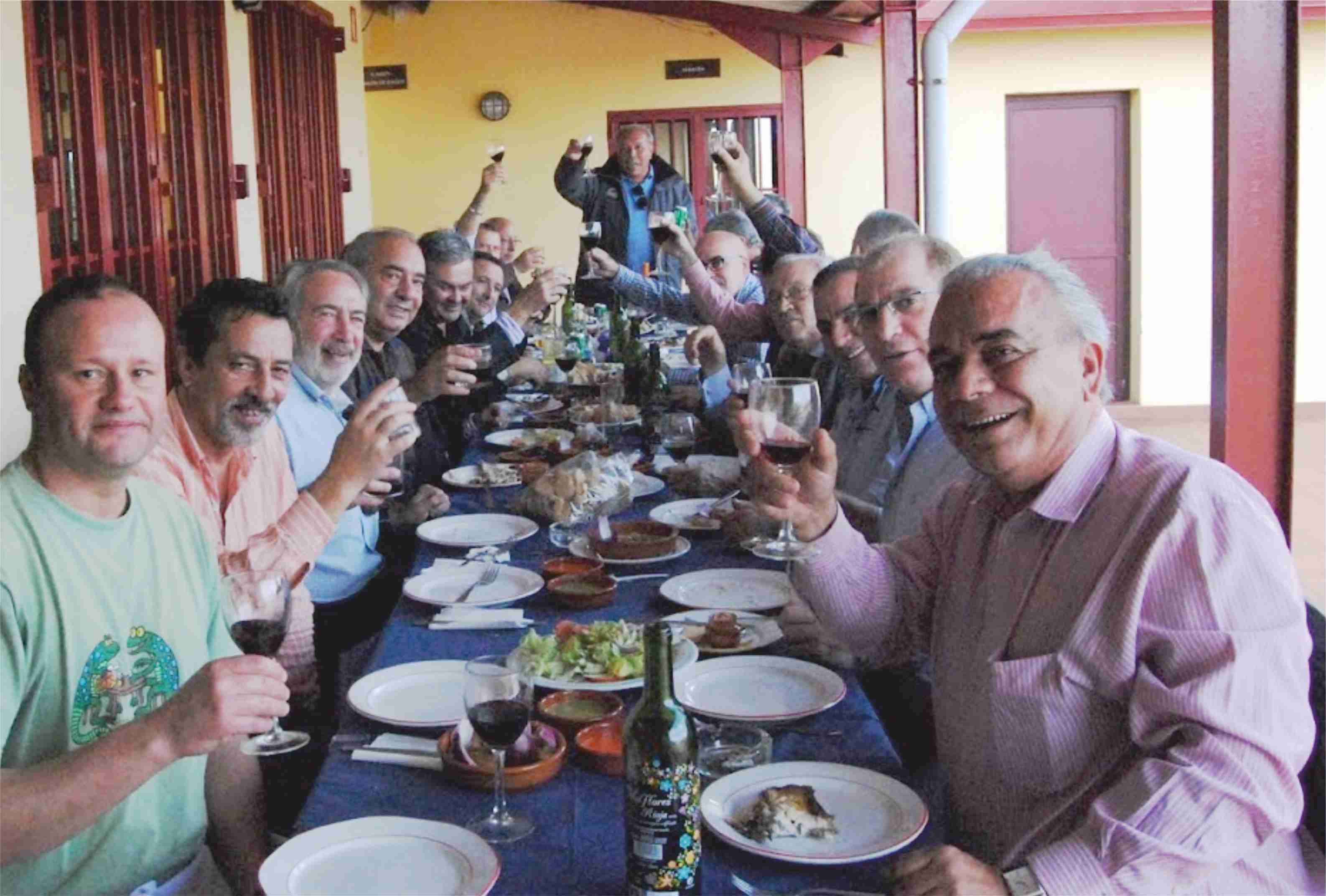 Miembros de Taifa del Enyesque durante encuentro gastronómico