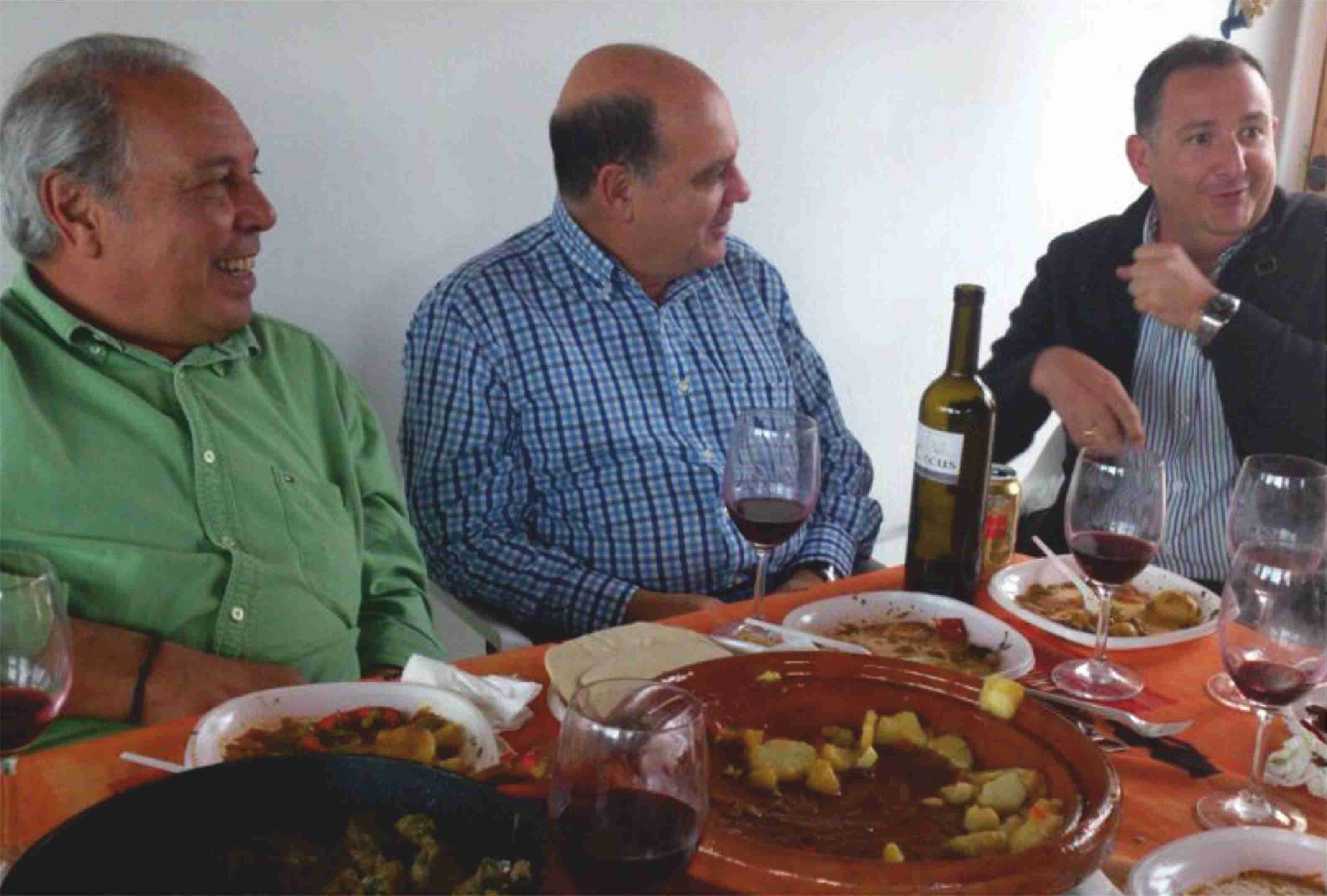 Miembros de Taifa del Enyesque durante encuentro gastronómico